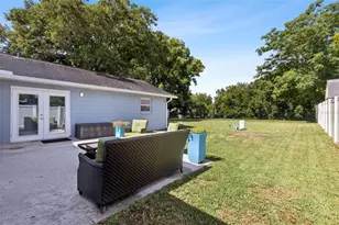 27821 Lois Dr, Tavares, FL 32778 - Photo 27