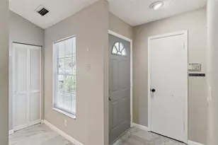 3244 Laurel Dale Dr, Tampa, FL 33618 - Photo 3