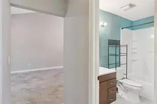 3244 Laurel Dale Dr, Tampa, FL 33618 - Photo 19