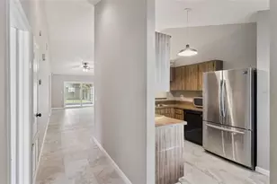 3244 Laurel Dale Dr, Tampa, FL 33618 - Photo 11