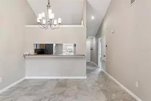 3244 Laurel Dale Dr, Tampa, FL 33618 - Photo 9