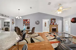 1563 Hollyberry Pl, The Villages, FL 32162 - Photo 3