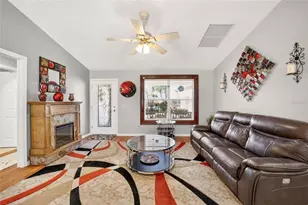 1563 Hollyberry Pl, The Villages, FL 32162 - Photo 9