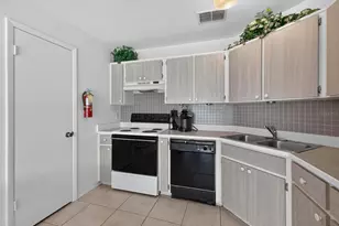 1016 Lester Ridge Ct, Kissimmee, FL 34747 - Photo 5