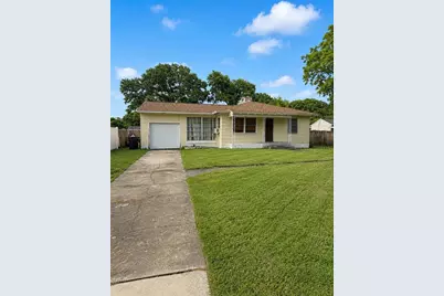 1370 Admiral Woodson Lane, Clearwater, FL 33755 - Photo 1
