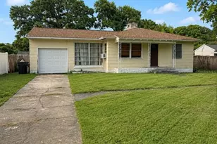 1370 Admiral Woodson Ln, Clearwater, FL 33755 - Photo 1