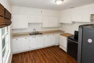1370 Admiral Woodson Ln, Clearwater, FL 33755 - Photo 3