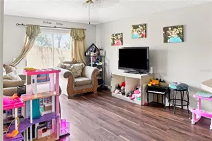 4243 Mendenwood Ln, Orlando, FL 32826 - Photo 3