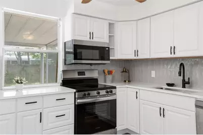 7242 Lynnwood Avenue N, Saint Petersburg, FL 33710 - Photo 27