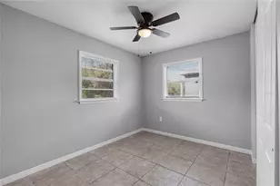 1086 Hibiscus Ct, Tavares, FL 32778 - Photo 11