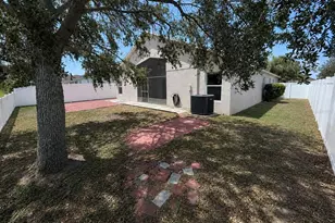 2242 Colville Chase Dr, Ruskin, FL 33570 - Photo 11