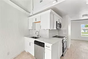 2881 Gentian Rd, Venice, FL 34293 - Photo 7