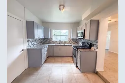 7117 N 50th Street, Tampa, FL 33617 - Photo 3