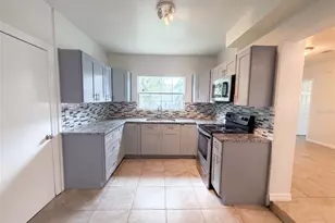 7117 N 50th St, Tampa, FL 33617 - Photo 3