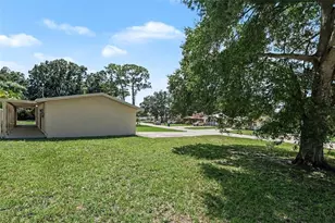 5585 Atlantic Ave N, Saint Petersburg, FL 33703 - Photo 15