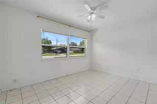 5585 Atlantic Ave N, Saint Petersburg, FL 33703 - Photo 11