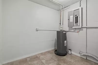 5585 Atlantic Avenue N, Saint Petersburg, FL 33703 - Photo 19