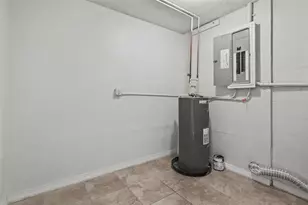 5585 Atlantic Ave N, Saint Petersburg, FL 33703 - Photo 19