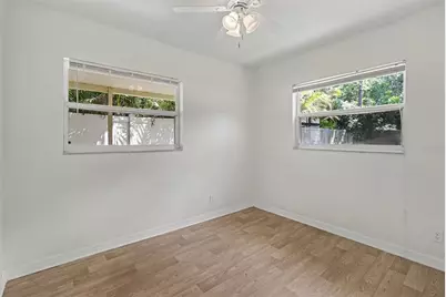 5585 Atlantic Avenue N, Saint Petersburg, FL 33703 - Photo 11