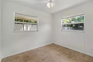 5585 Atlantic Ave N, Saint Petersburg, FL 33703 - Photo 11