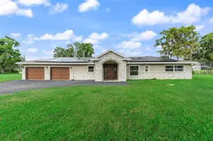 1002 Loves Point Dr, Leesburg, FL 34748 - Photo 1