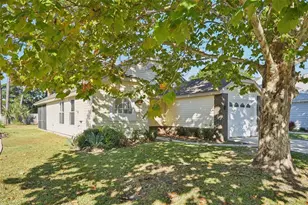 123 Edgewater Cir, Sanford, FL 32773 - Photo 3