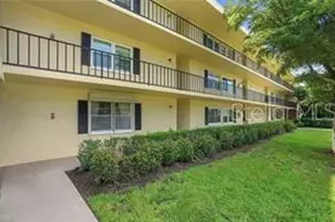 1085 Forest Lakes Dr, Naples, FL 34105 - Photo 3