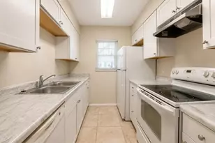 828 Sky Lake Cir, Orlando, FL 32809 - Photo 3
