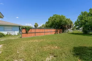 520 Center Rd, Venice, FL 34285 - Photo 5