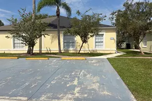 1074 Universal Rest Pl, Kissimmee, FL 34744 - Photo 3