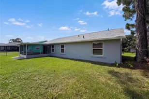 1061 Hunt St NW, Palm Bay, FL 32907 - Photo 5
