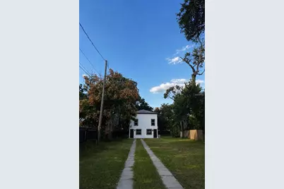 327 Avenue J SE, Winter Haven, FL 33880 - Photo 1
