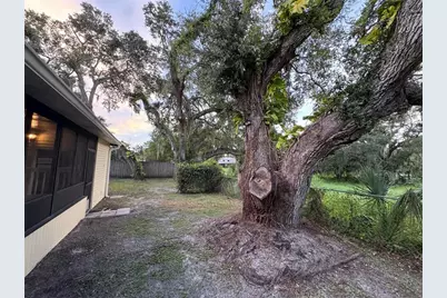 8801 Marc David, Gibsonton, FL 33534 - Photo 9
