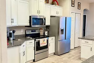 3339 Pearly Dr, Lakeland, FL 33812 - Photo 9