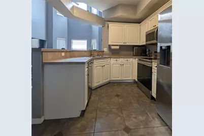 2717 NW 103rd Way #O, Gainesville, FL 32606 - Photo 3