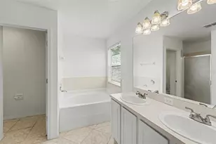 19431 Sandy Springs Cir, Lutz, FL 33558 - Photo 11