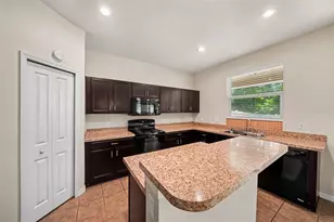 1102 Canyon Oaks Dr, Brandon, FL 33510 - Photo 13