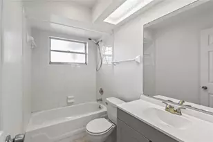2711 N Dellwood Dr, Eustis, FL 32726 - Photo 5
