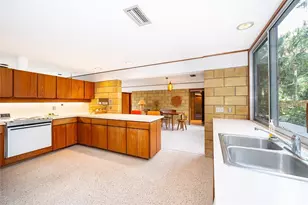 291 Maple Ct, Oviedo, FL 32765 - Photo 13