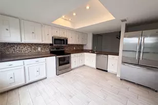 4747 Puritan Cir, Tampa, FL 33617 - Photo 3