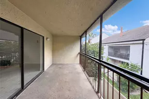4747 Puritan Cir, Tampa, FL 33617 - Photo 5