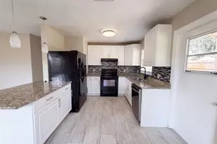 121 Inwood Cir, Brandon, FL 33510 - Photo 3