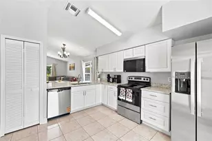 2537 Chatham Cir, Kissimmee, FL 34746 - Photo 3