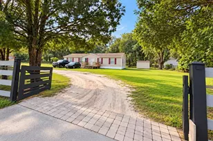 1735 Oakland Rd E, Lakeland, FL 33801 - Photo 1