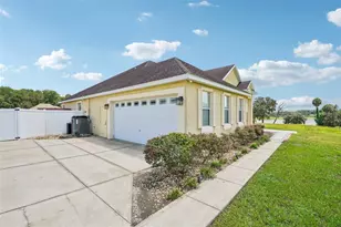 1113 Myrtle Breezes Ct, Fruitland Park, FL 34731 - Photo 3