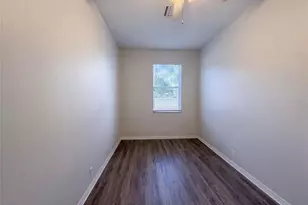 7414 39th Ct E, Sarasota, FL 34243 - Photo 17