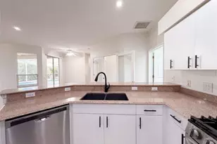 7414 39th Ct E, Sarasota, FL 34243 - Photo 15