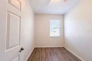 7414 39th Ct E, Sarasota, FL 34243 - Photo 19