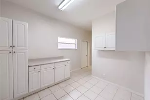7414 39th Ct E, Sarasota, FL 34243 - Photo 33