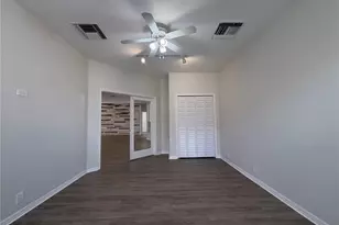 7414 39th Ct E, Sarasota, FL 34243 - Photo 37